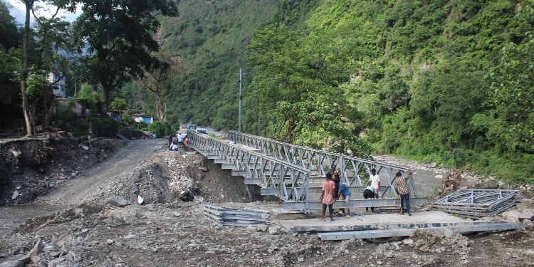 सोलुखुम्बुको हुगा खोलाको बेलिब्रिज निर्माणमा लापरबाही
