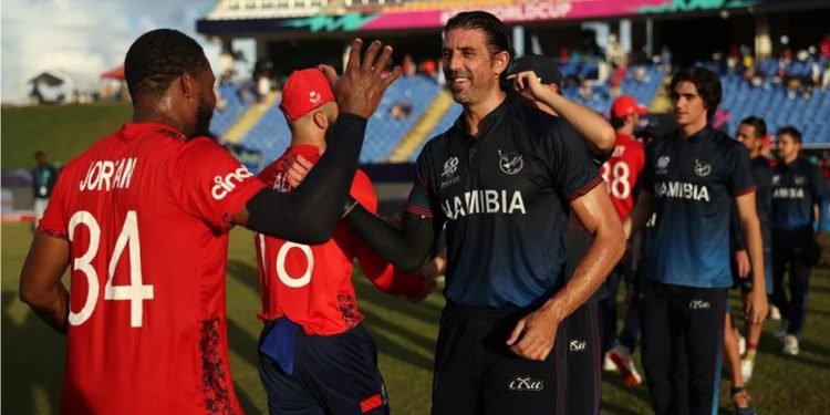 विश्वकपमा नामिबियाविरुद्ध इंग्ल्याण्ड ४१ रनले विजयी