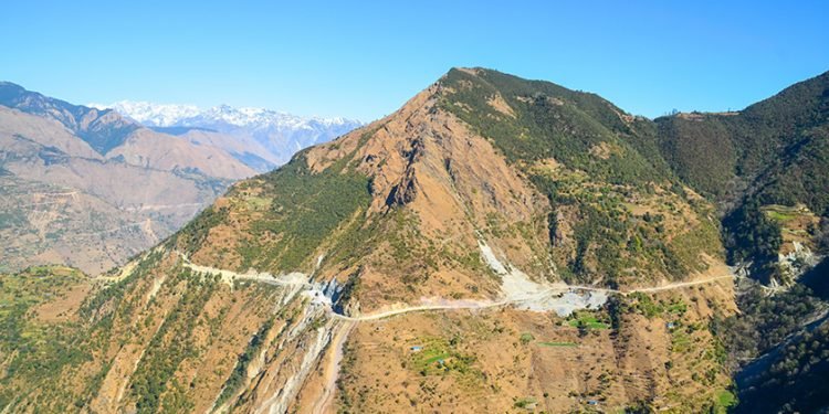 मध्यपहाडी लोकमार्गमा पुल नबन्दा आवागमनमा समस्या