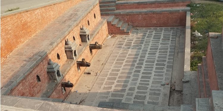 ढुङ्गेधारा छ, पानी छैन : कसरी सुक्यो पानी ?