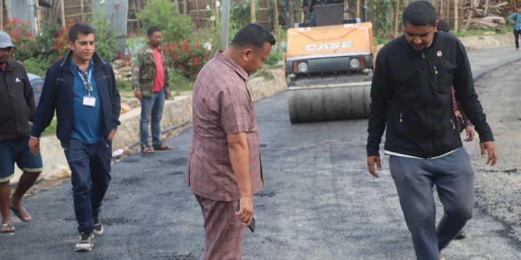 गौरवको आयोजना तिवारीभञ्ज्याङ–अधेंरीघाट सडक कालोपत्र