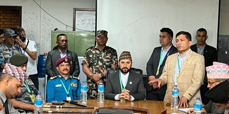 विमानस्थलको अध्यागमन कार्यालयमा सुधार आएको छ: गृहमन्त्री लामिछाने