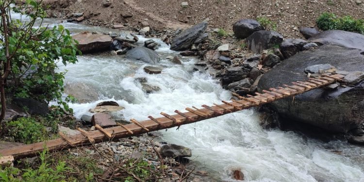 विकट गाउँका नागरिकलाई पुलको चिन्ता