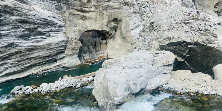 नदी धमिलिने बित्तिकै मेलम्ची बन्द, काठमाडौंमा हाहाकार हुने संकेत