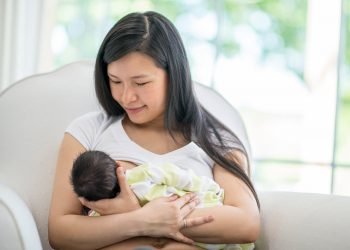 बच्चा पाएपछि पनि युवती देखिन गर्नुहोस् यी व्यायाम