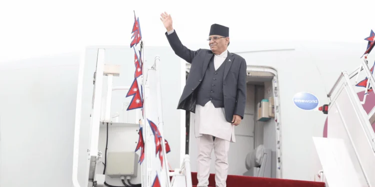 प्रधानमन्त्री प्रचण्ड स्वदेश फर्कदै