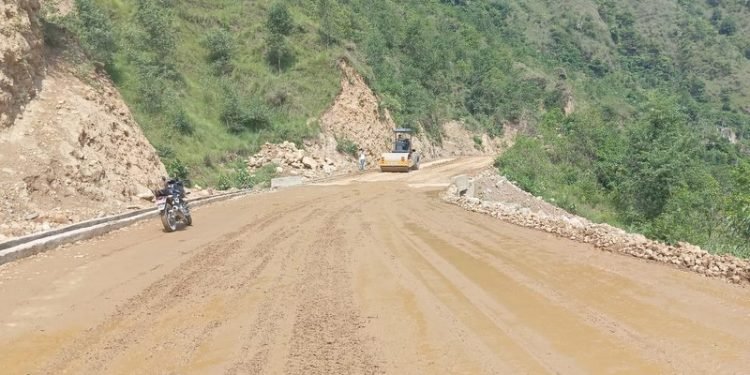 मालढुंगा-बेनी सडक कालोपत्र गर्न १३ दिन सवारी बन्द