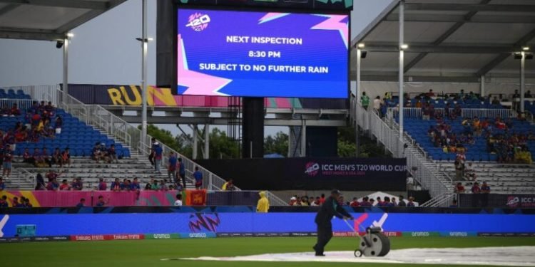 दर्शकको प्रतिक्षा सकियोः वर्षाले खेल रोकिएपछि विश्वकपमा नेपाल र श्रीलंकाले अंक बाँडे