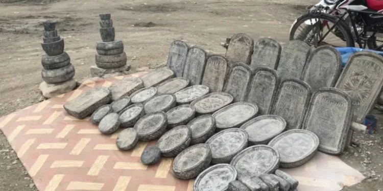 सिलौटो बेचेर जीविकोपार्जन गर्दै धरानका विशाल