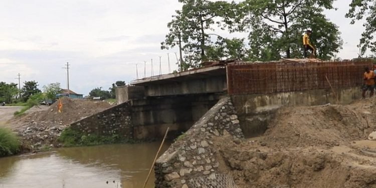तीन वर्षमा बन्ने भनिएको गेउरिया पुल १० वर्षसम्म पनि बनेन