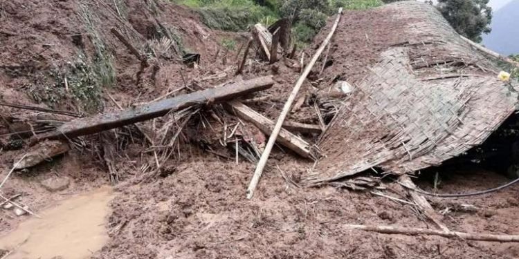 ओखलढुङ्गामा पहिरोमा पुरिएर एकजनाको मृत्यु, दुई घाइते
