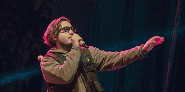 न्युयोर्कको टाइम्स् स्क्वारमा कन्सर्ट गर्दै सुशान्त