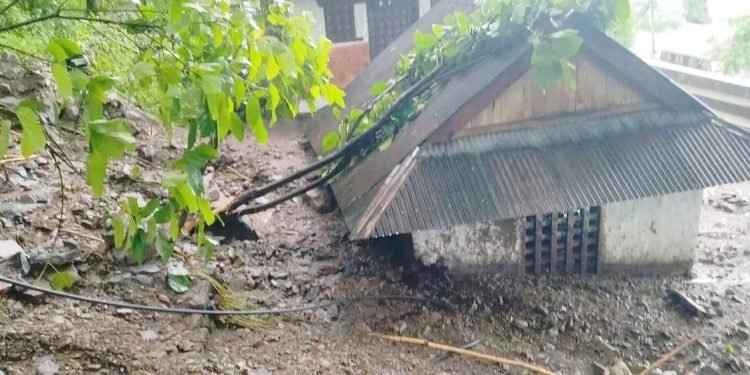 ताप्लेजुङमा बाढी पहिरोबाट दर्जनौँ परिवार विस्थापित