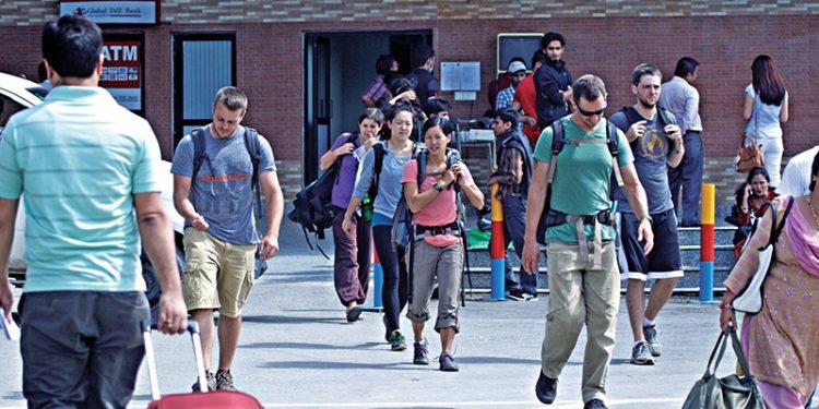 एक महिनामा भित्रिए ९० हजार विदेशी पर्यटक, कुन देशबाट कति ?