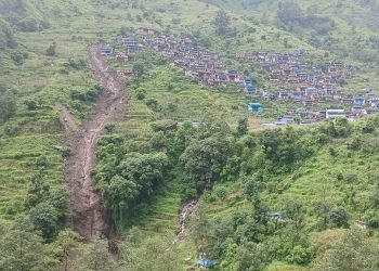 पहिरोमा चार घर, सामुदायिक भवन र गोठ पुरिए