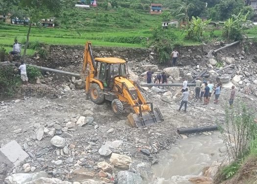 पाइप बगेपछि बागलुङ बजारमा खानेपानी अभाव
