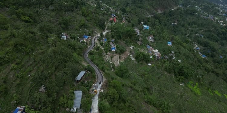 ‘ट्रयाक’ खुलेको डेढ दशकपछि सडक कालोपत्र