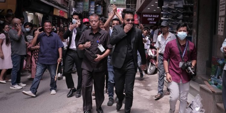 गिरीबन्धु बारे ओलीलाई बालेनको अर्को कटाक्ष