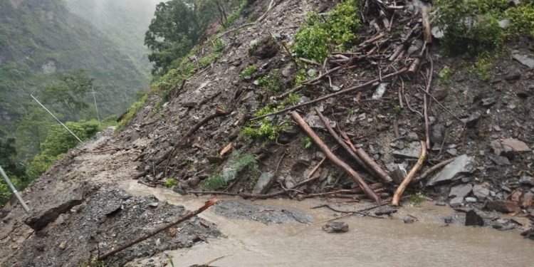 बागलुङ–बेनी–जोमसोम सडक अवरुद्ध