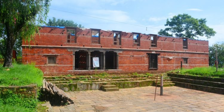 पुरानै शैलीमा पुनःनिर्माण हुँदै लमजुङ दरबार, यस्तो छ दरबारको इतिहास