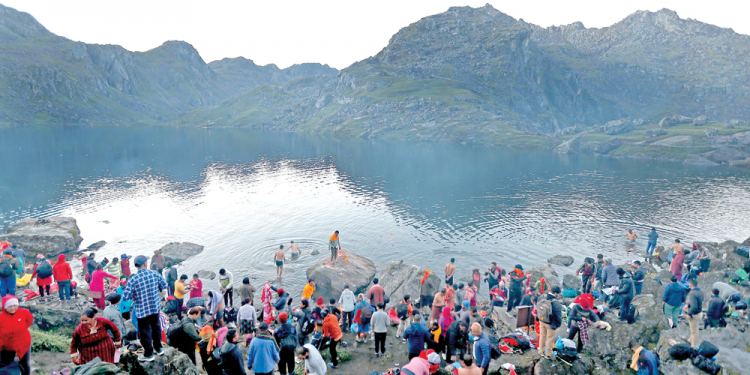 गत आवमा १४ हजारभन्दा बढी महिला पदयात्रीले गरे गोसाइँकुण्ड क्षेत्र अवलोकन