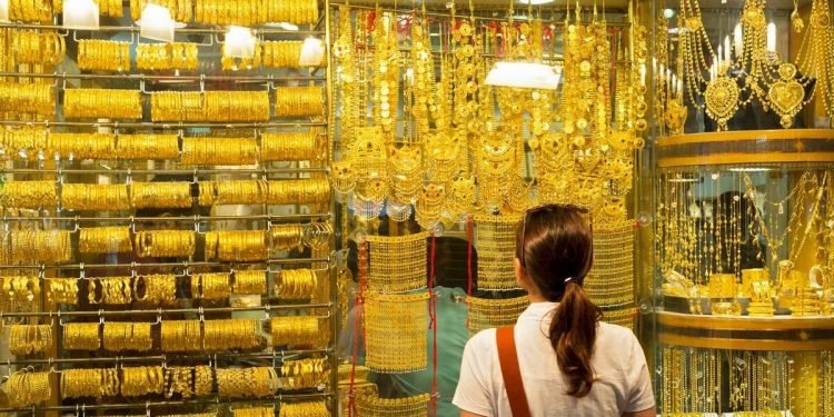 सुनको मूल्य बढ्दा चाँदीको घट्यो