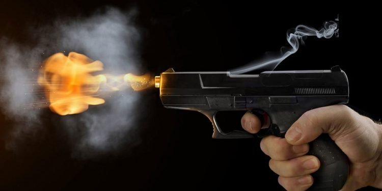 फरार प्रतिवादी पक्राउ गर्न बाँके प्रहरीले चलायो गोली