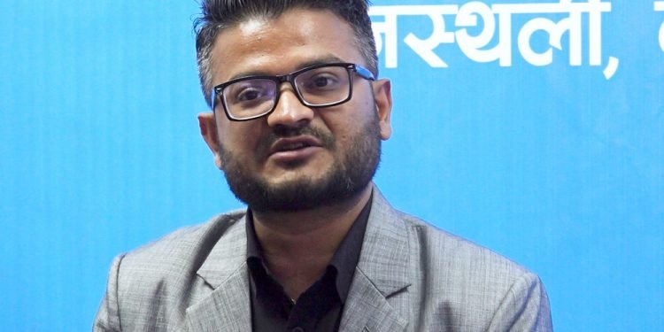 मुकुल ढकालकाे दाबी- स्वर्णिम वाग्लेको सचिवालयबाट मलाई कुट्ने धम्की आयाे