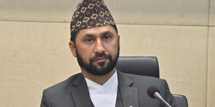 आफ्नो बारेमा उठेका प्रश्नहरूबारे अनुसन्धान गर्न प्रहरीलाई गृहमन्त्री लामिछानेको आग्रह