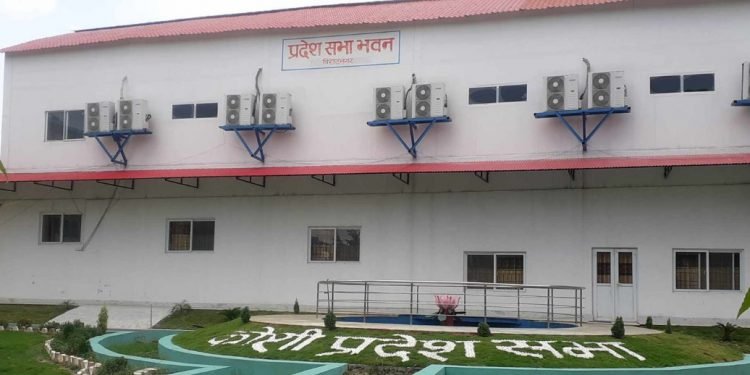 कोशीमा माओवादी केन्द्रका मन्त्रीहरुले राजीनामा दिँदै, कांग्रेस सरकारमा सहभागी हुँदै