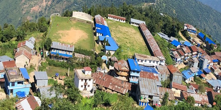 हतुवागढीले दियो किसानलाई हल गोरु