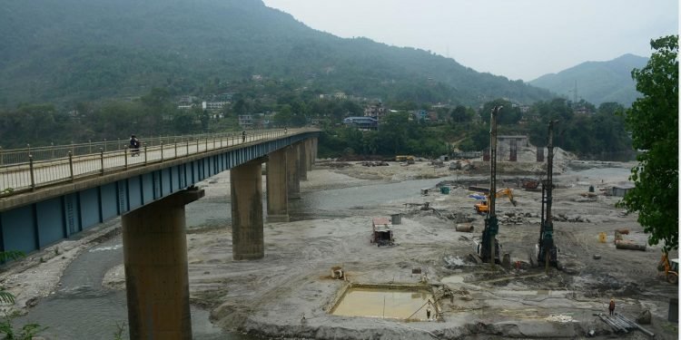 मादीमा ‘चारलेन’ पुल धमाधम निर्माण हुँदै