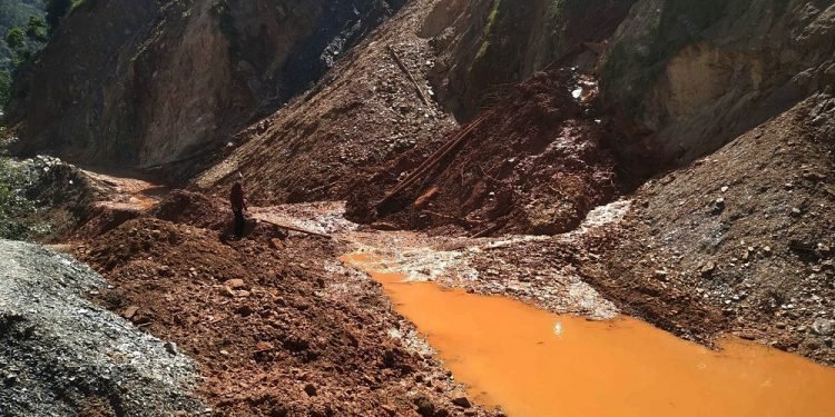 पहिरोले बेनी-जोमसोम सडकमा यातायात प्रभावित