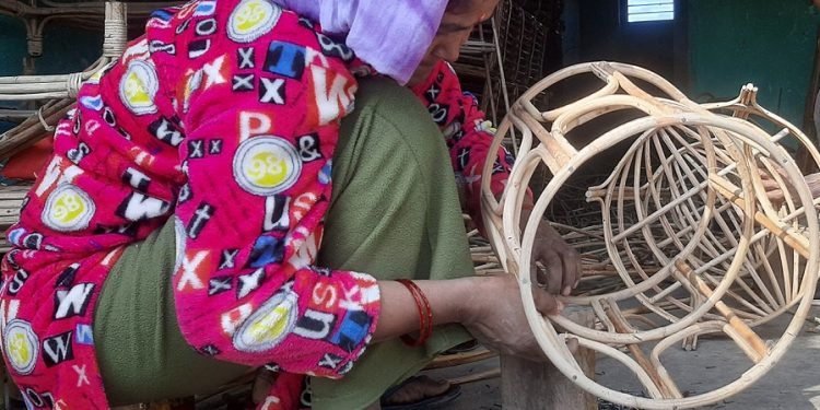 बेतबाँसका सामग्रीबाट आत्मनिर्भर ललिता
