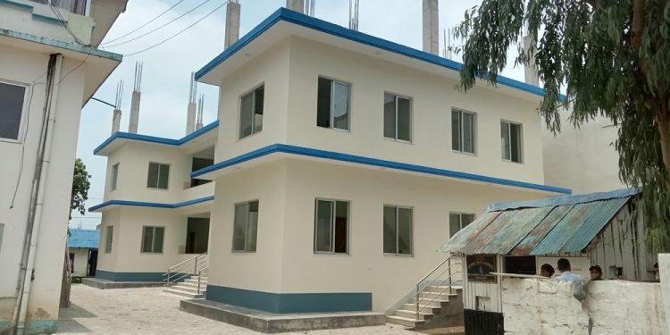 टीकापुरमा बन्यो सुविधासम्पन्न प्रहरी आवास भवन