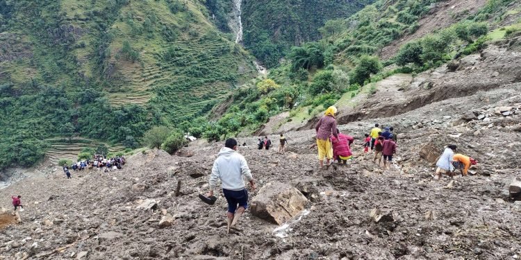 पहिरोको जोखिम भएपछि च्याउपानीका ११ परिवारलाई अन्यत्र सारियो