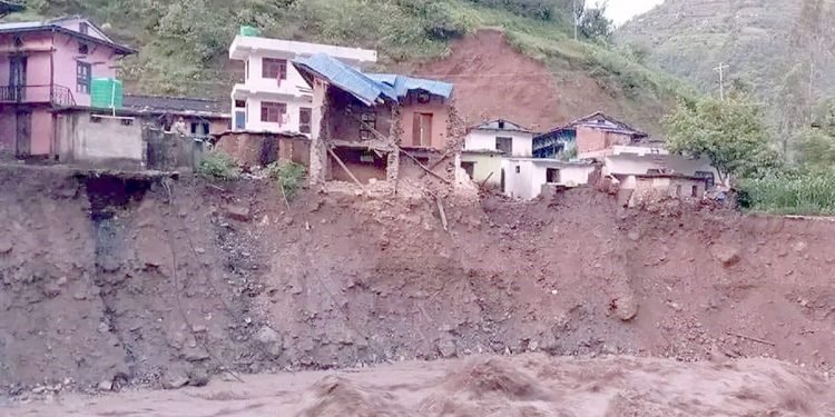 आठबीसकोट बाढी अपडेट : पुरिएका तीन बालिकाको शव निकालियो, बेपत्ता एकको खोजी जारी