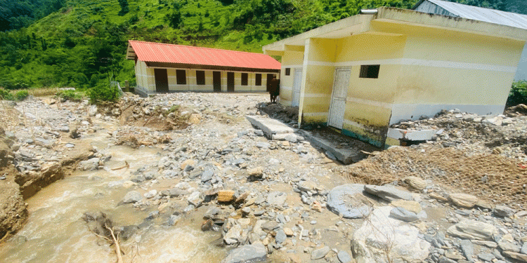 बाढीले विद्यालय भवनमा क्षति