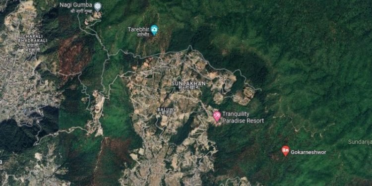 घट्टेखोला किनारको सडक बाढीले बगाउन थाल्यो