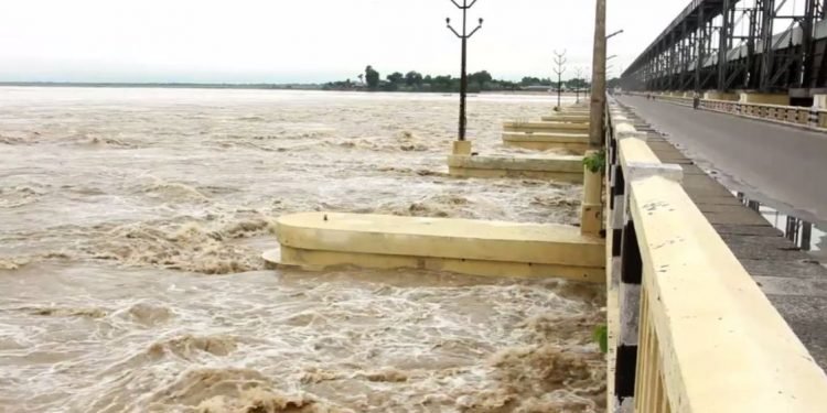 सप्तकोसी ब्यारेजका सबै ढोका खोलियो