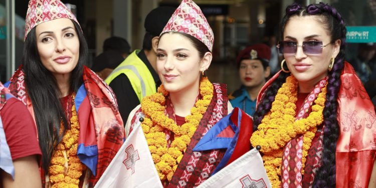मिस माल्टा नेपालमा, ढाका टोपी र पञ्चेबाजाले स्वागत