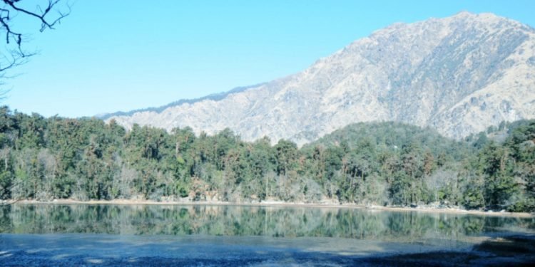 ओझेलमा १२ बण्ड १८ खण्डको रामारोसन ताल