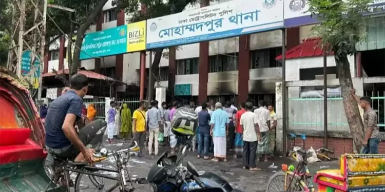 बंगलादेशमा रोकिएन लुटपाट, कैयौं प्रहरी चौकीमा आगलागी