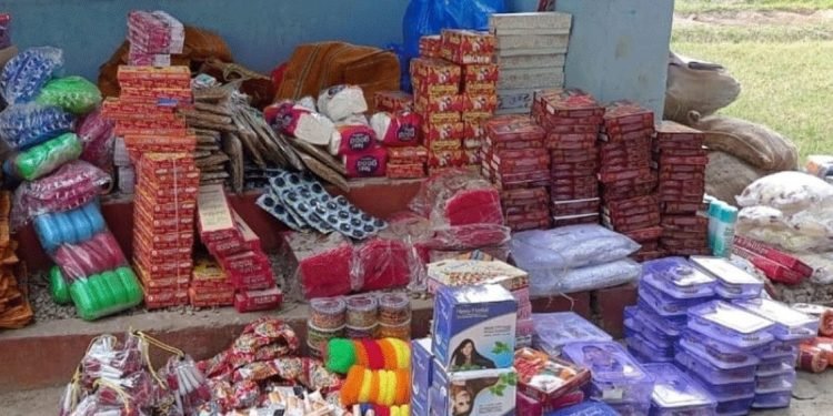 गैरकानुनी रूपमा भित्र्याइएका सामान बरामद