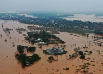 भियतनाममा बाढीका कारण हजारौँ बालबालिका विद्यालय जानबाट वञ्चित