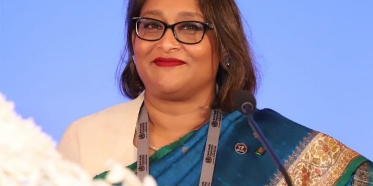 हसिनाकी छोरी भन्छिन्- दु:खद घडीमा आमालाई अंगालो हाल्न पनि सकिनँ