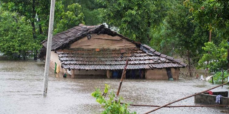 बाढीले कञ्चनपुरमा करोडौँको क्षति