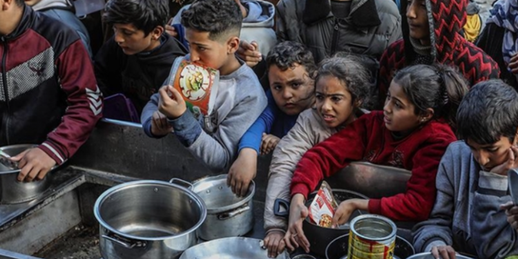 विश्वमै खस्कियो मानवता