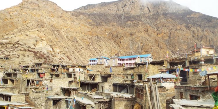 जलवायु परिवर्तनको असर : मासिँदै मनाङका मौलिक घर