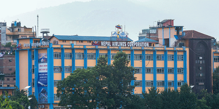 भ्रष्ट र निकम्मा व्यवस्थापनले बन्द हुने अवस्थामा नेपाल वायुसेवा निगम